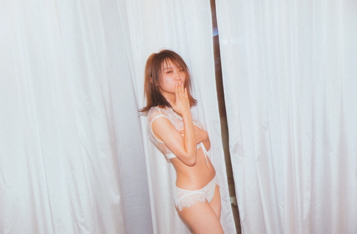 秋元真夏 激かわな水着・ランジェリー画像！