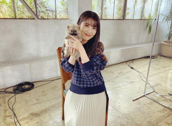 浜辺美波 鬼かわな水着＆浴衣グラビア画像！