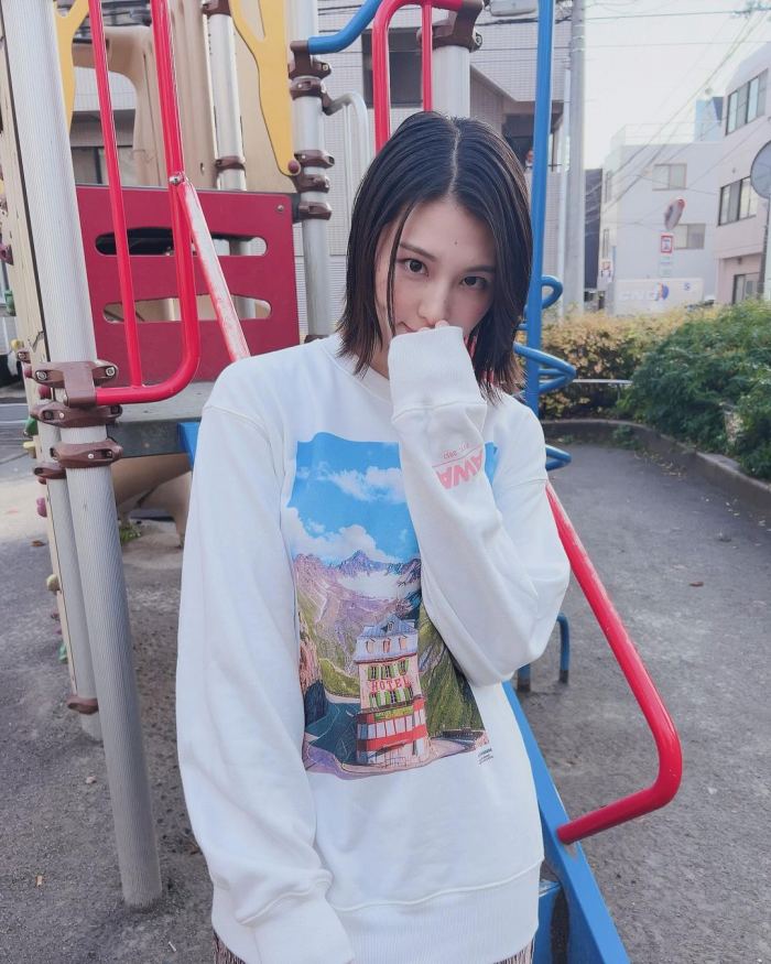 相楽伊織 けっこうボインな水着グラビア画像！