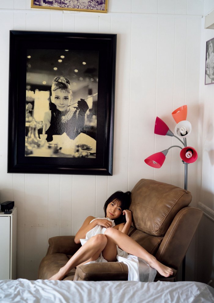 寺本莉緒 Gカップおっぱいの水着グラビア画像！