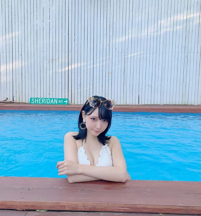 あまつまりな 脱ぎすぎ水着＆下着グラビア画像！