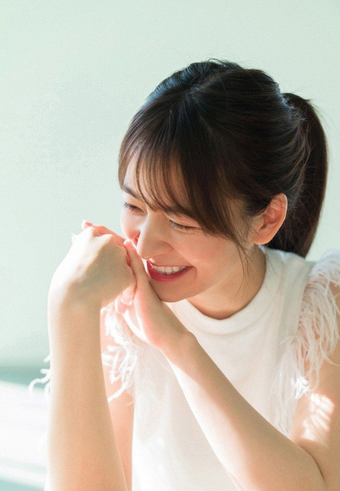 金川紗耶 美脚でスタイルが凄いグラビア画像！