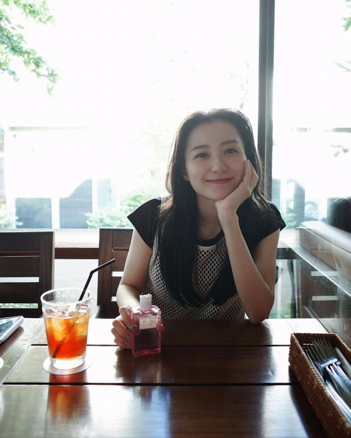 高田里穂 スタイル抜群な水着グラビア画像！