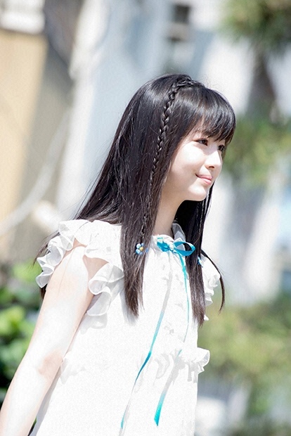 浜辺美波 鬼かわな水着＆浴衣グラビア画像！