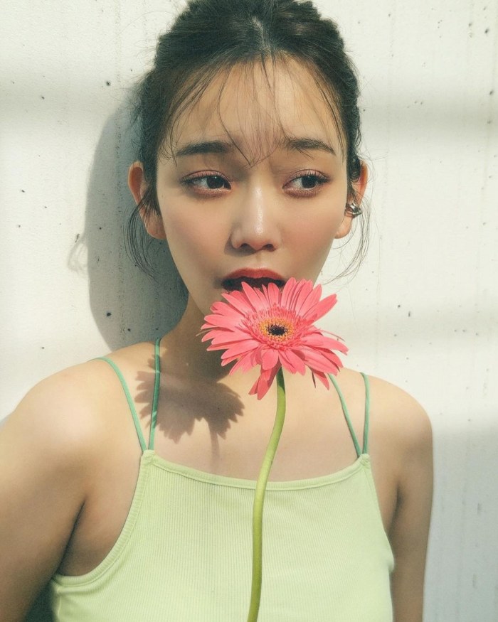 青戸しの Fカップボインな水着グラビア画像！