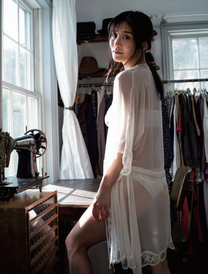 高橋凛 Hカップの手ブラヌード＆水着画像！