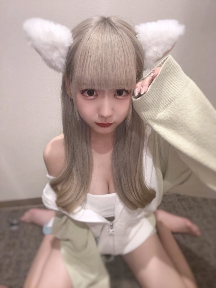 須羽こころ ふわふわバストの水着グラビア画像！