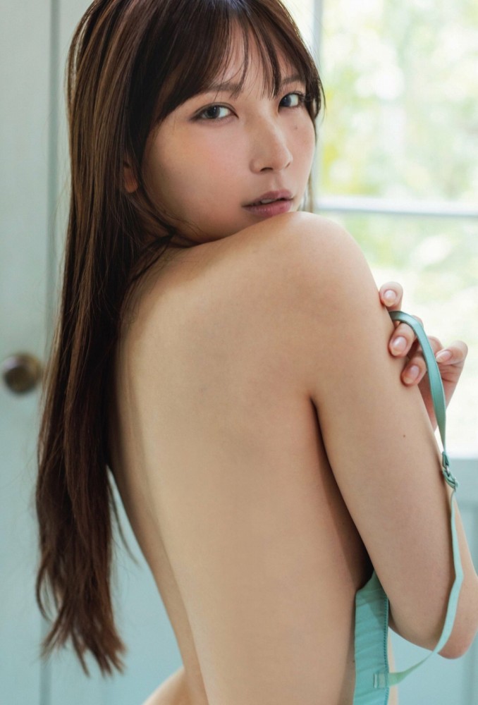 あまつまりな 脱ぎすぎ水着＆下着グラビア画像！