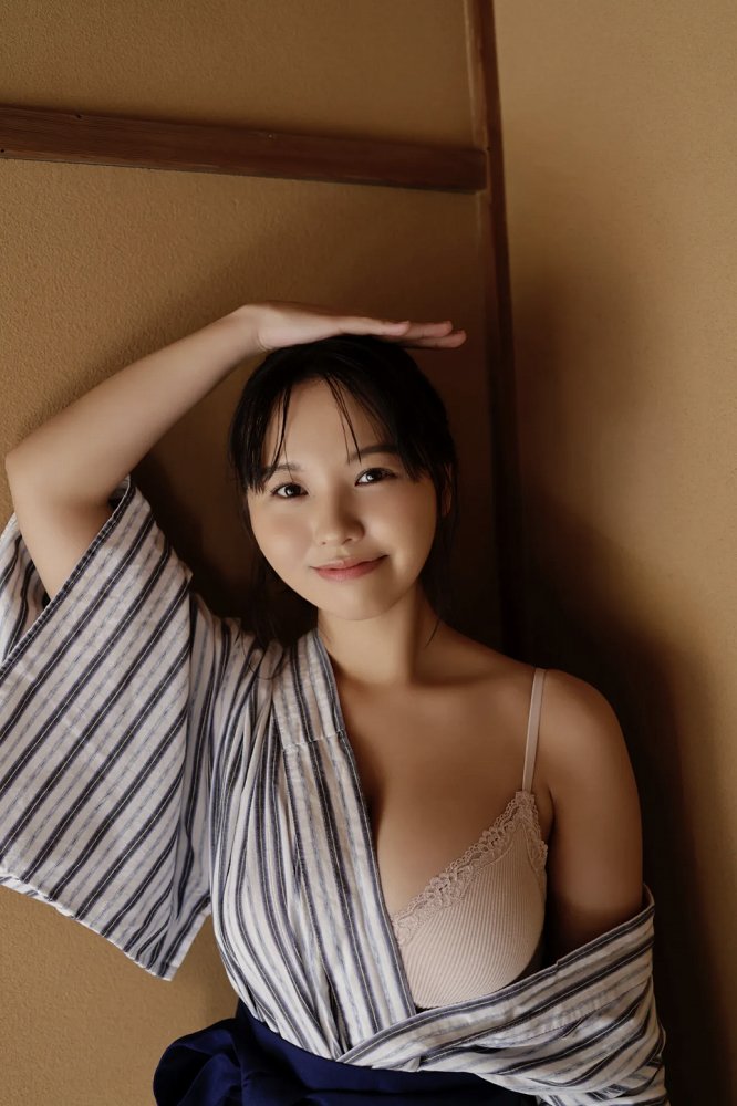 本郷柚巴 まぶしいボインの水着グラビア画像！