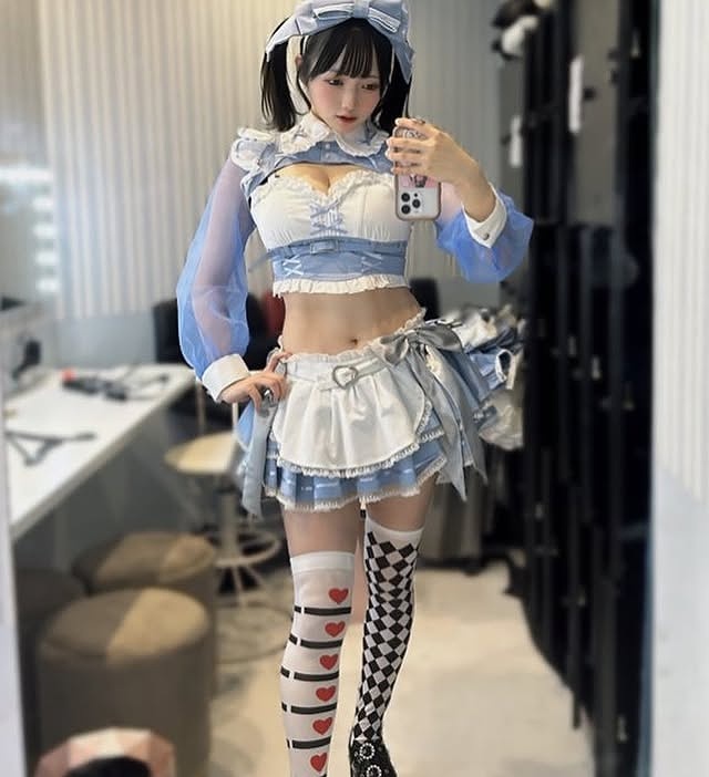 小倉あずさ 巨乳レイヤーの水着グラビア画像！