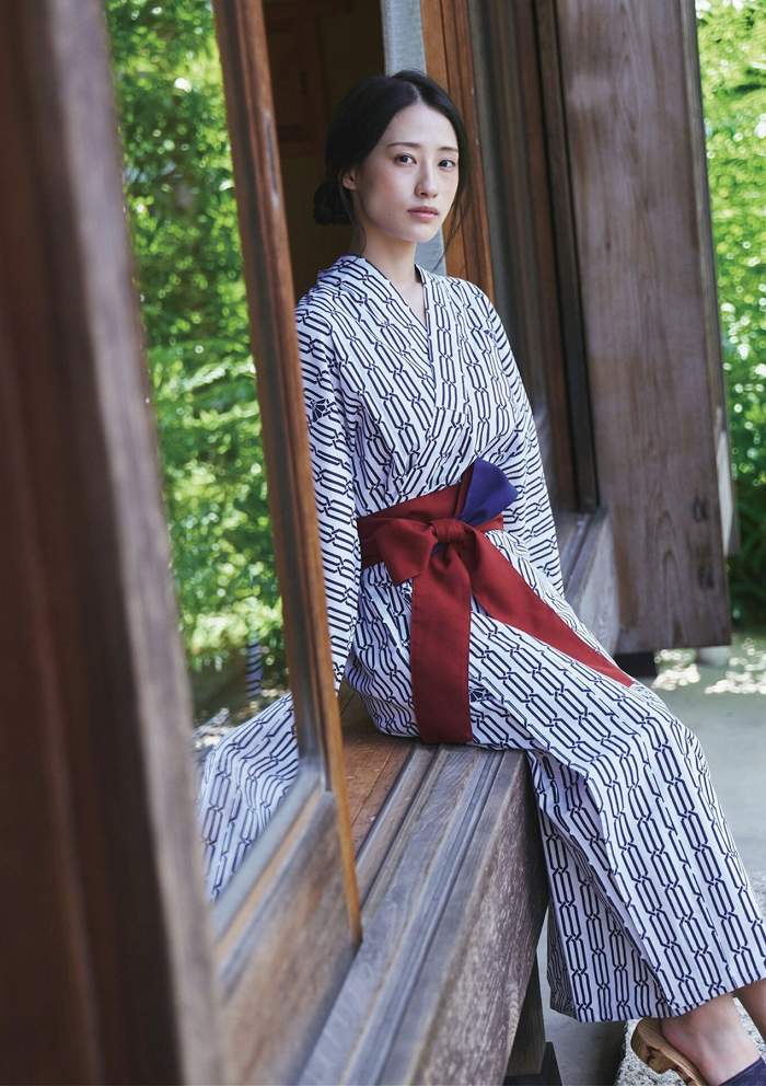 澄田綾乃 はみ出るFカップの水着グラビア画像！