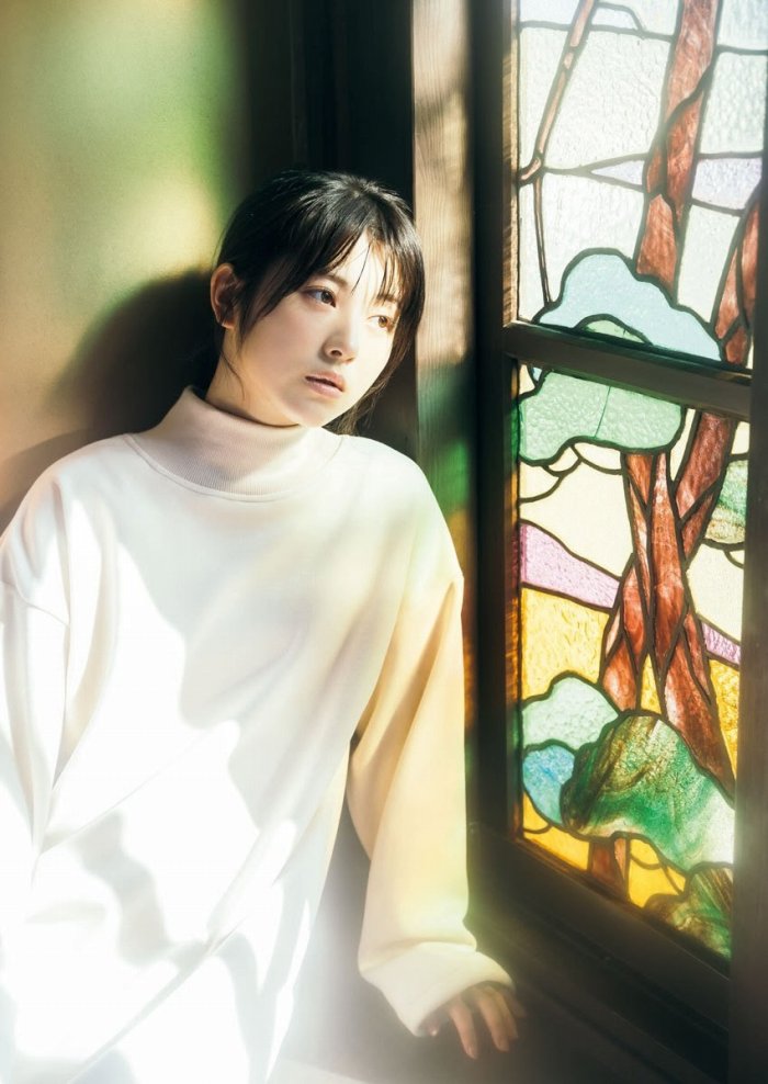 浜辺美波 鬼かわな水着＆浴衣グラビア画像！