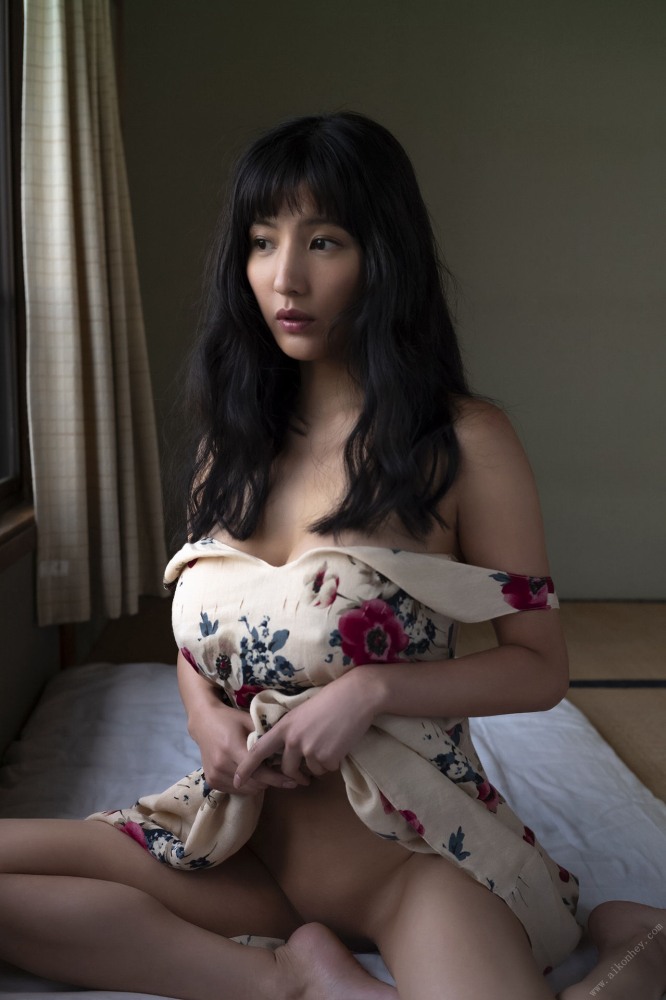 渡辺万美 Hカップのド派手ヌード＆水着画像！