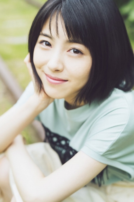 浜辺美波 鬼かわな水着＆浴衣グラビア画像！