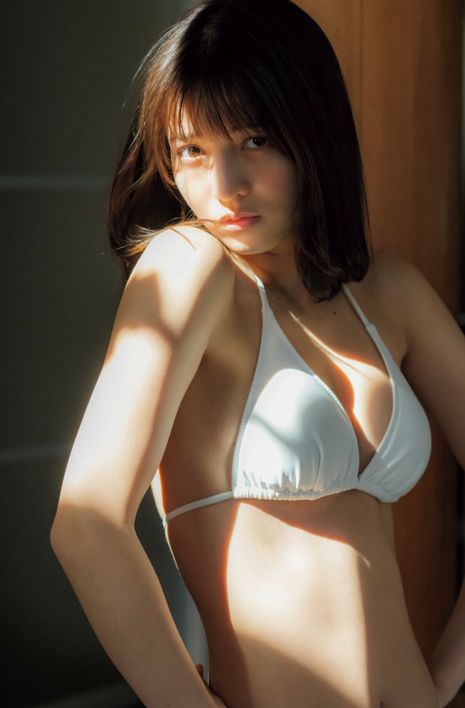 黒嵜菜々子 ふわふわボインの水着グラビア画像！