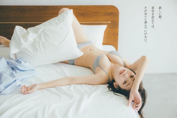 青戸しの Fカップボインな水着グラビア画像！