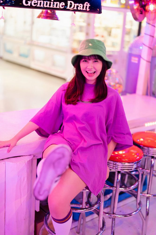 本郷柚巴 まぶしいボインの水着グラビア画像！