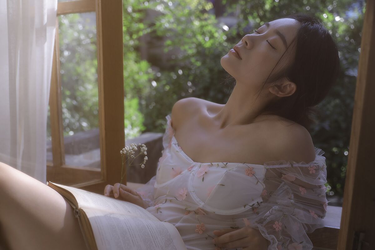 YiTuYu艺图语 Vol.10130 Liu Liu