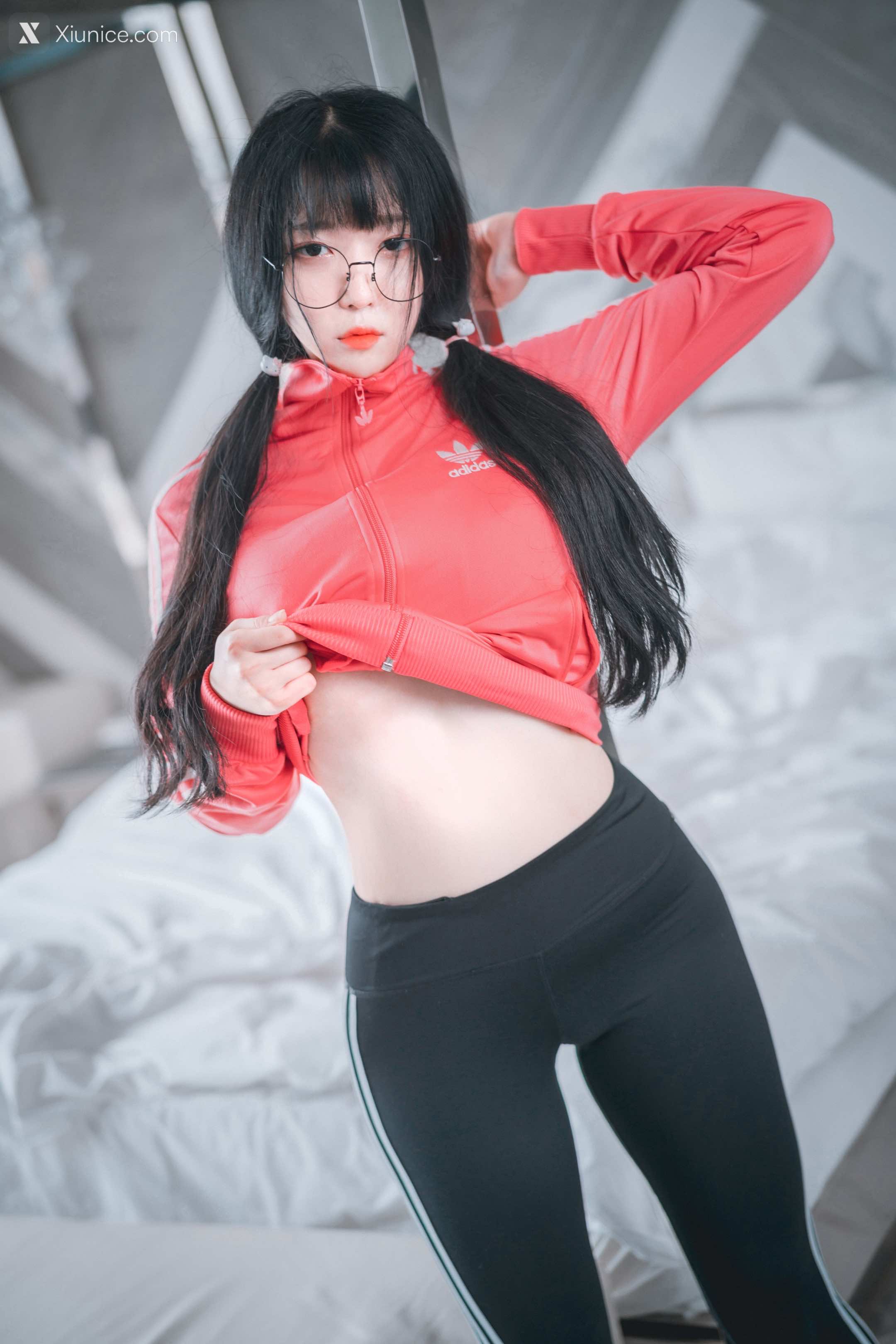 DJAWA Photo – Aram (아람) – “Hot Pink Jersey!” 4K