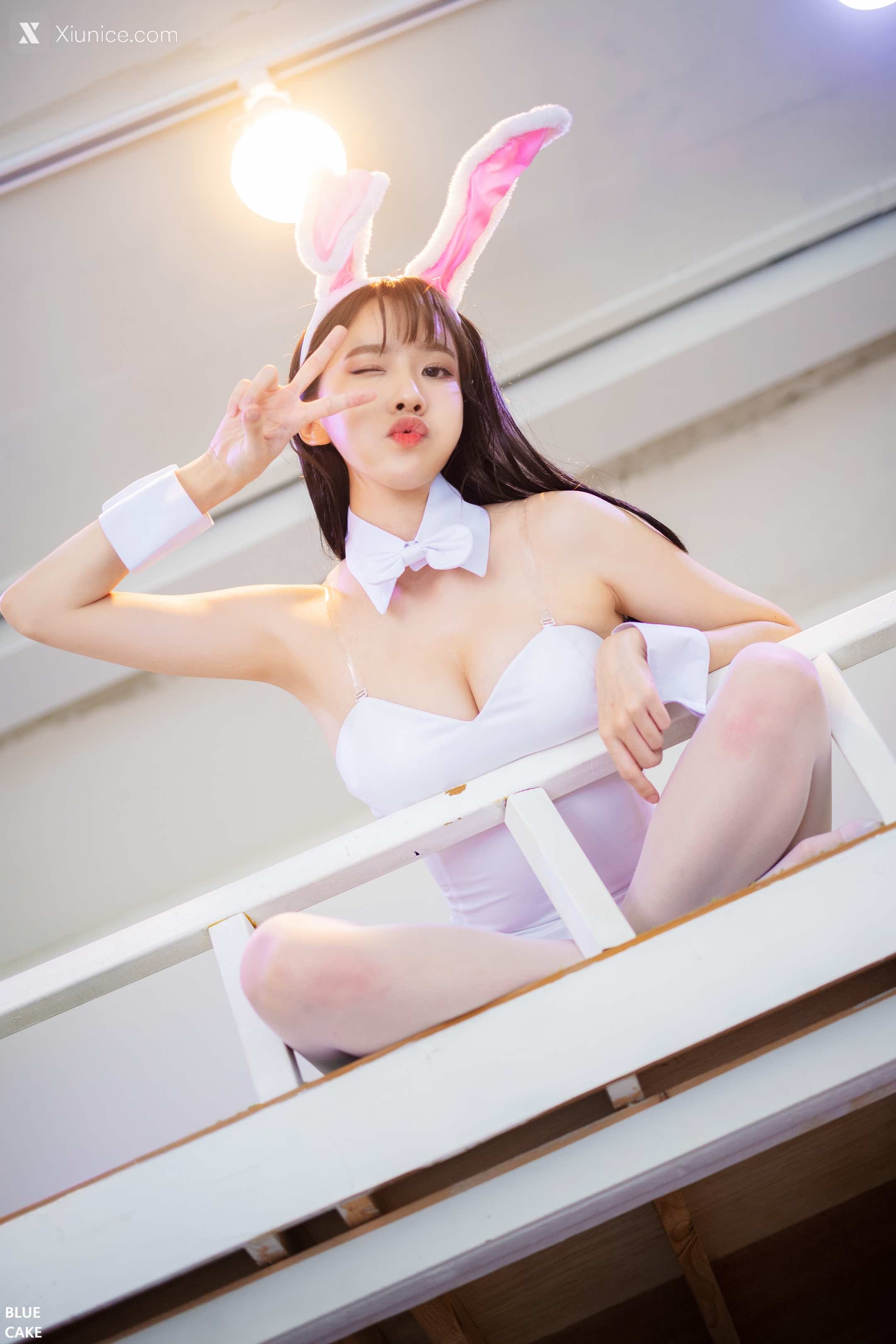 BLUECAKE Ahrin – White Black Bunny – BlueCake 4K