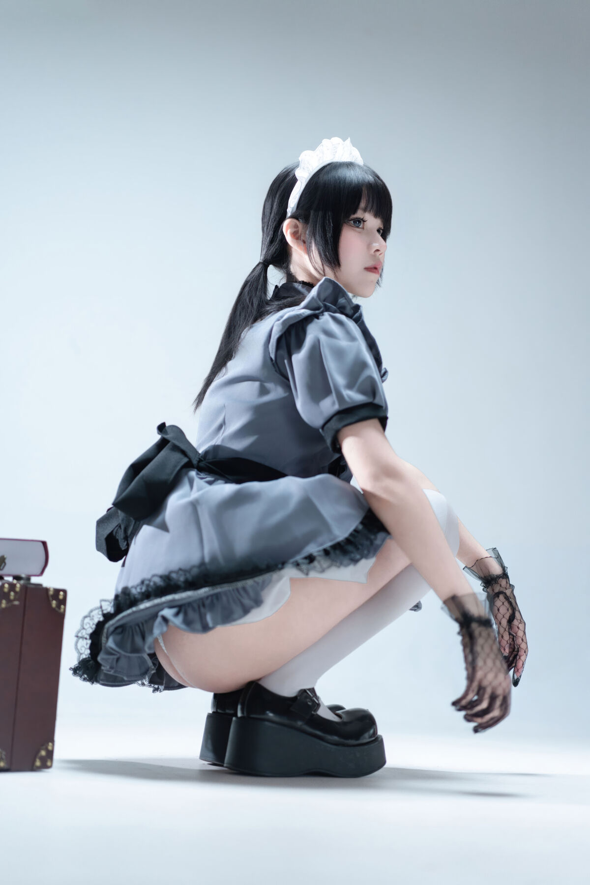 Coser@清水凪 - 手提箱与灰色女仆