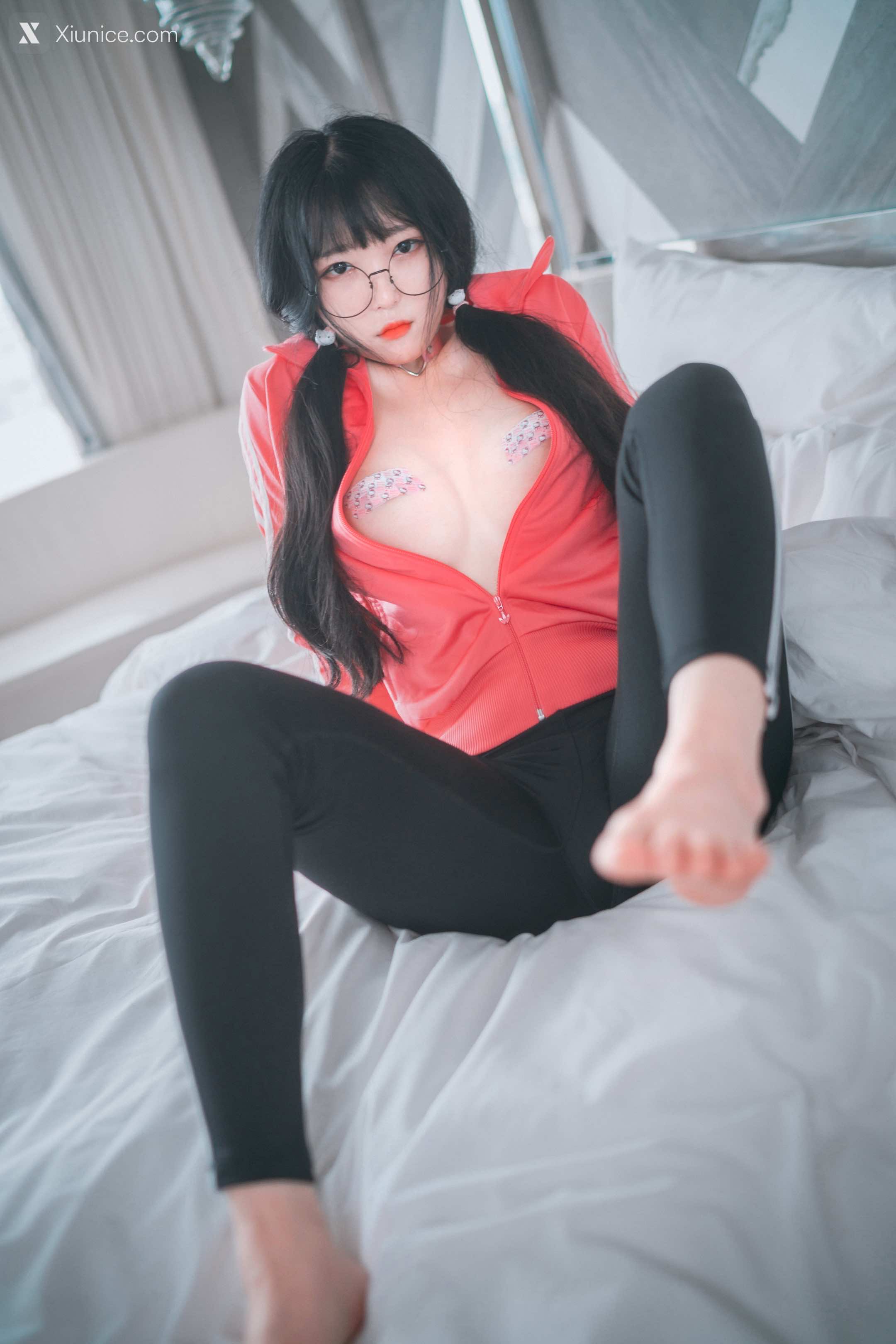 DJAWA Photo – Aram (아람) – “Hot Pink Jersey!” 4K