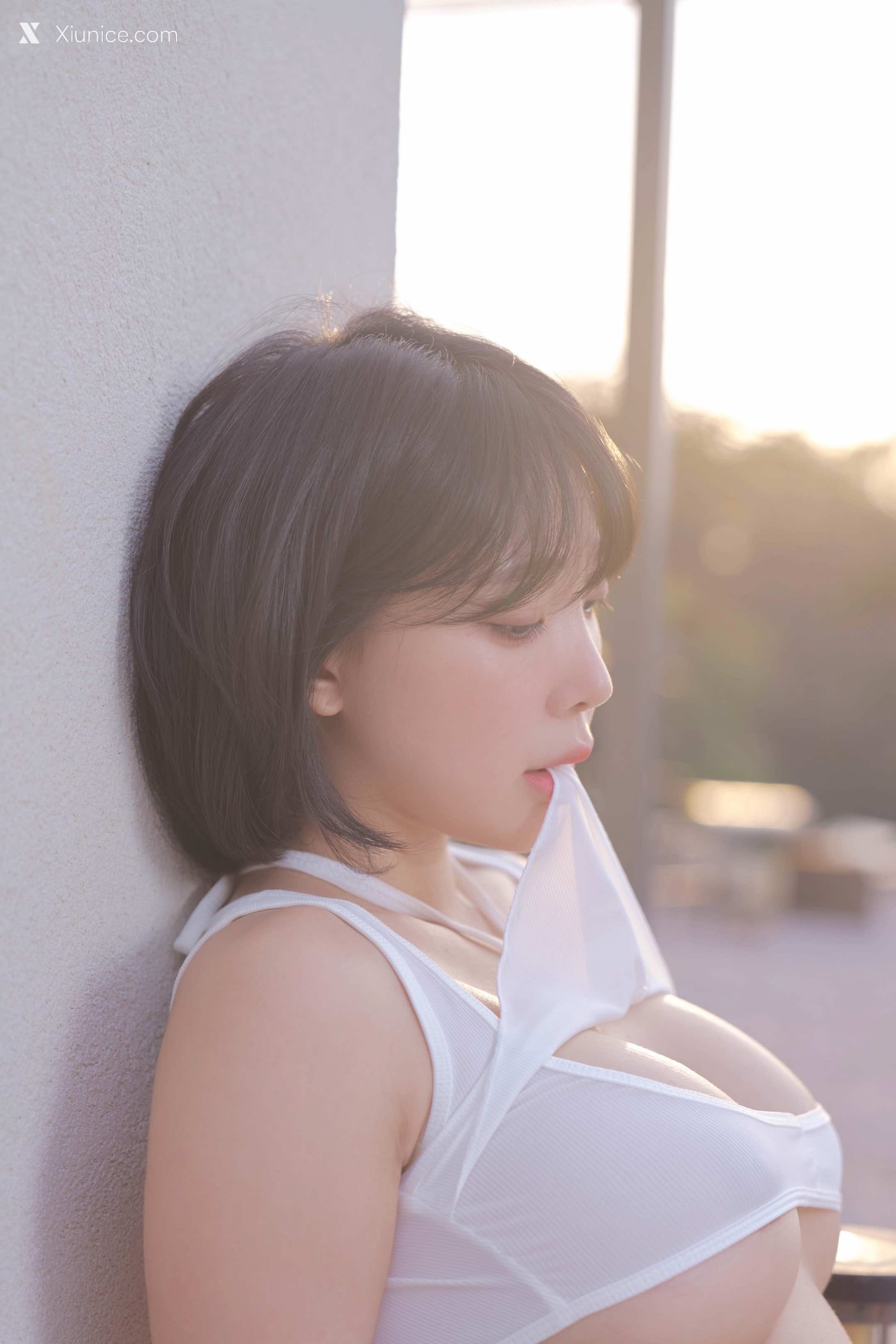 Kang In-kyung (강인경) – Girlfriend