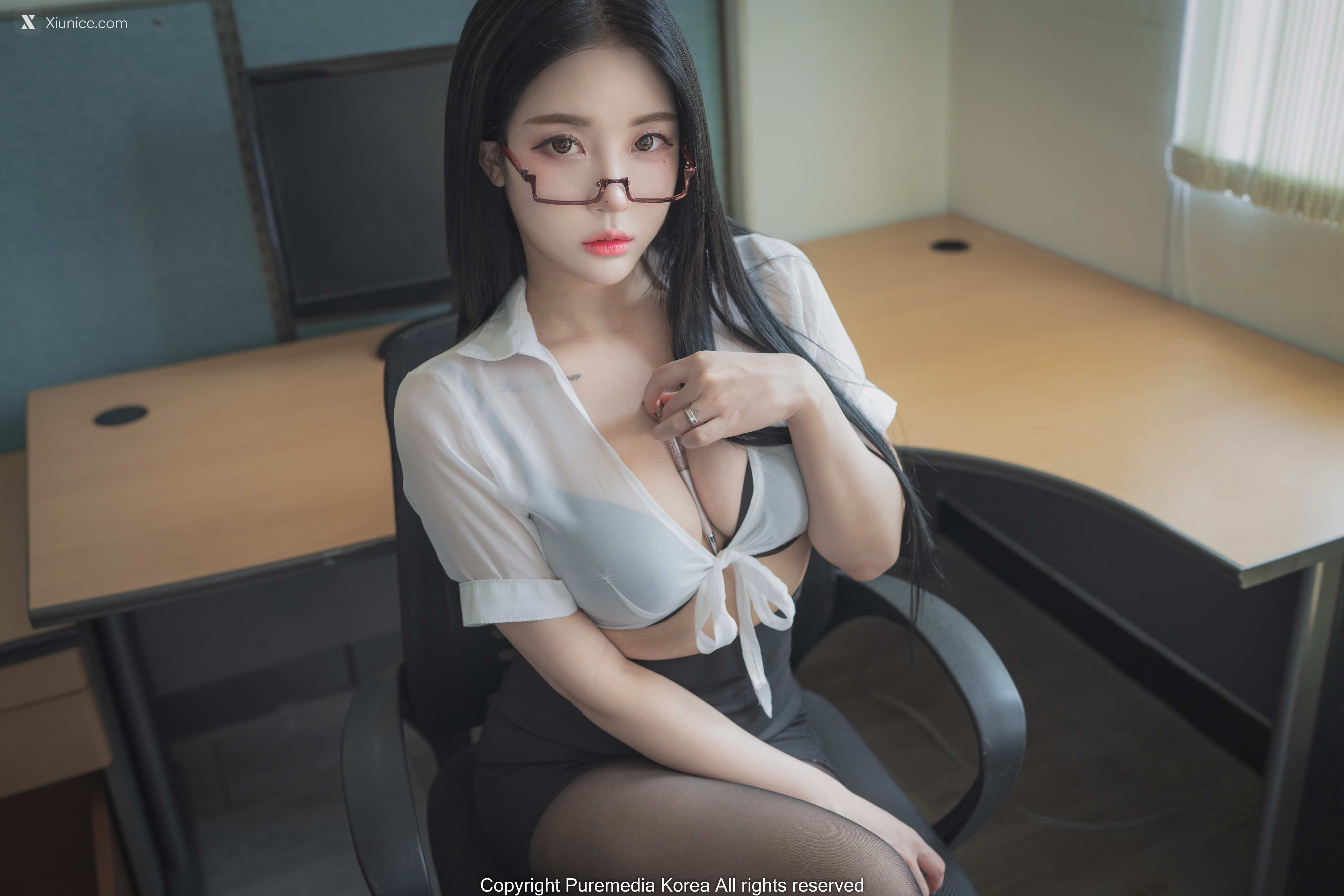 Pure Media Vol.182 Bomi (보미) – Bomistry’s Office 4K