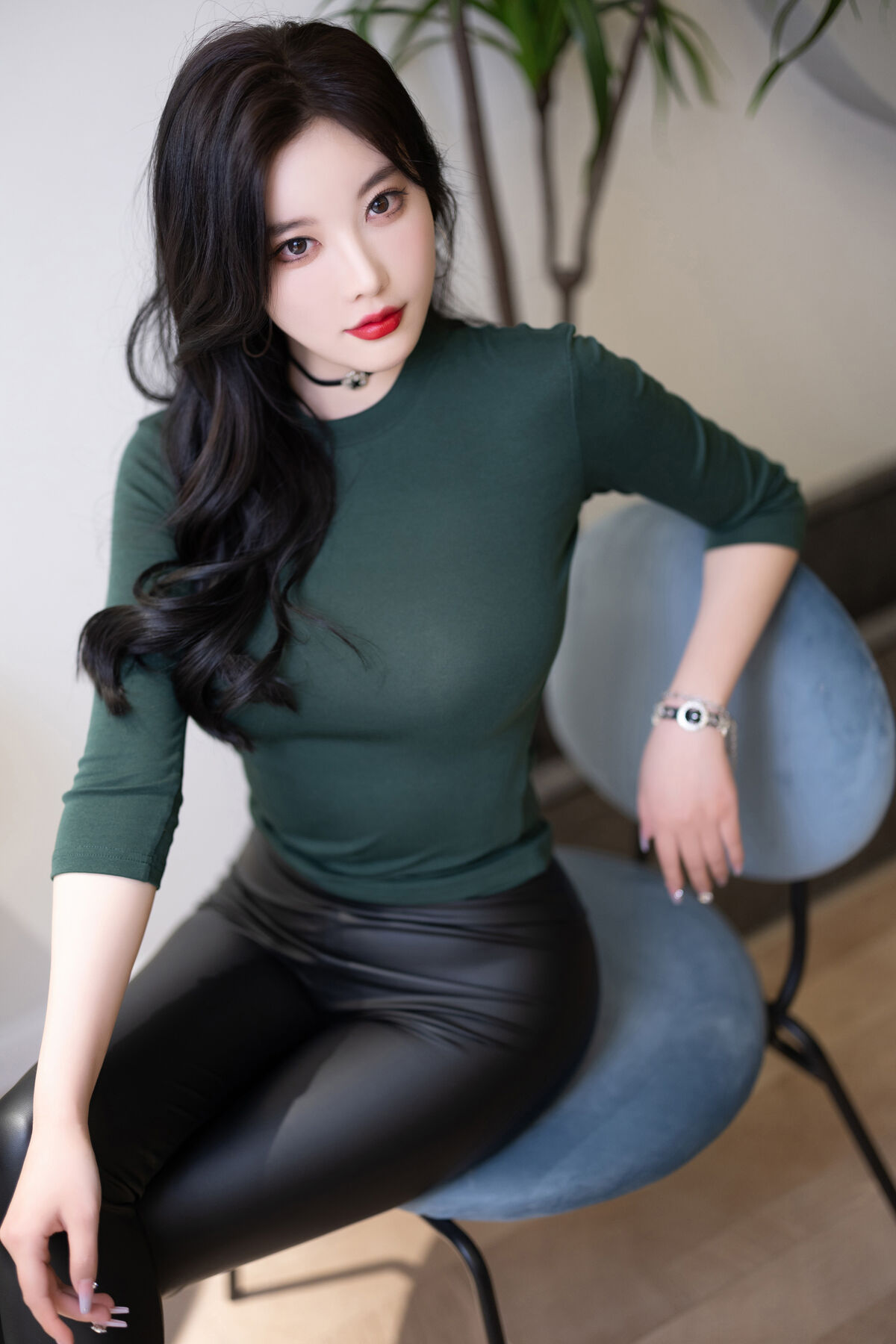 内购无水印 Yang Chen Chen 杨晨晨Yome - 秀人网模特 高跟肉丝无内 Part01