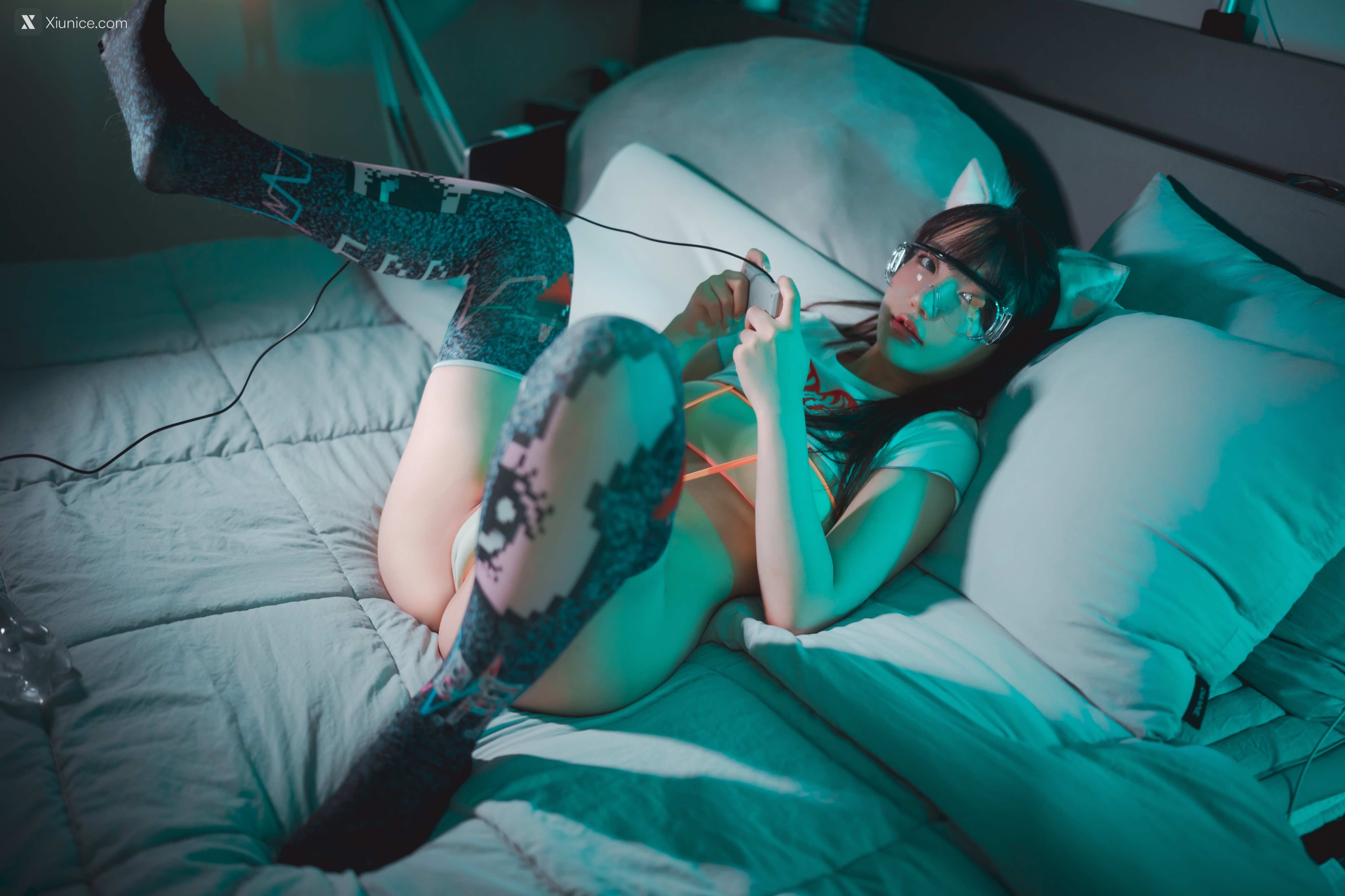 DJAWA Photo – Son Ye-Eun (손예은) – Retro Gaming Girl 4K