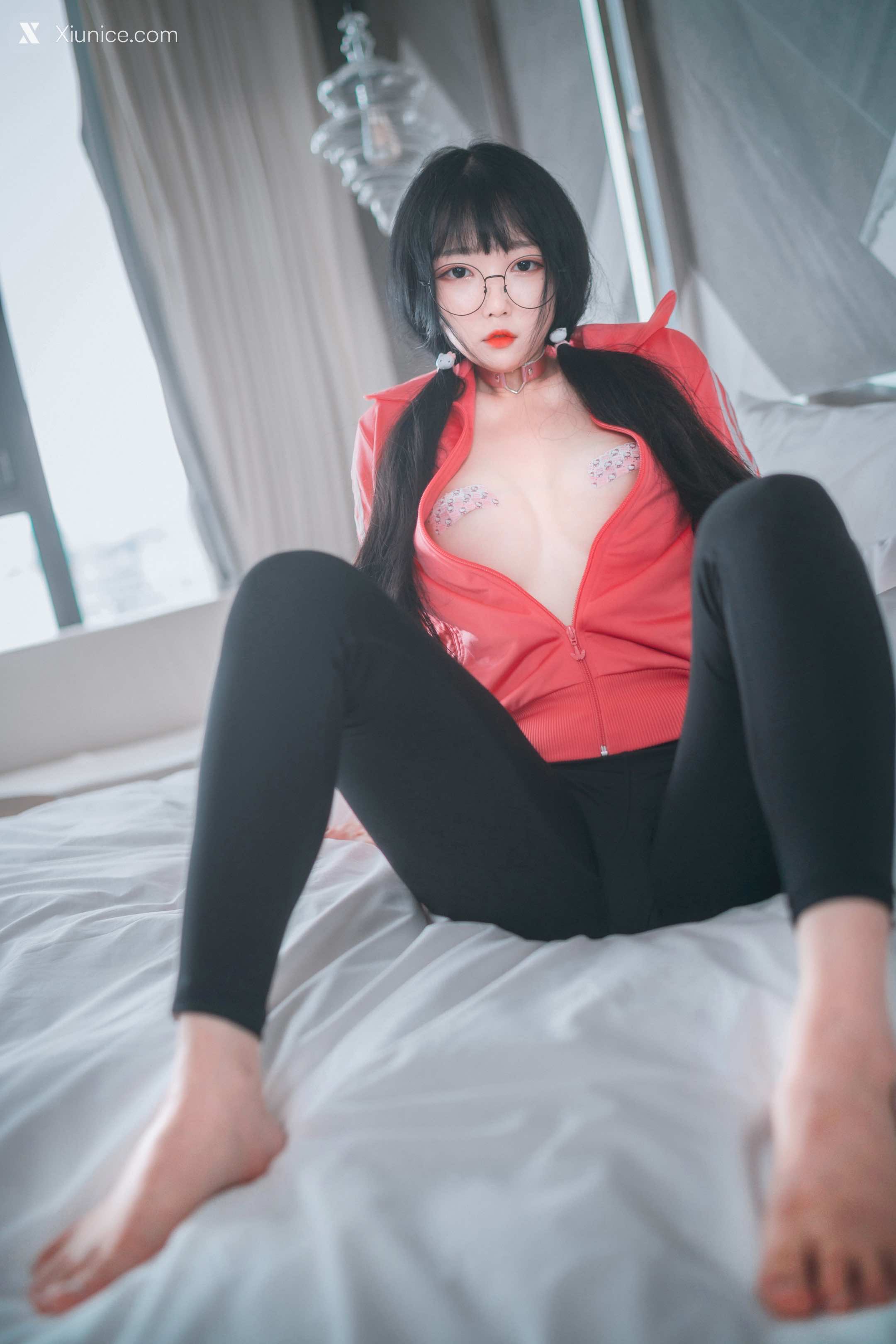 DJAWA Photo – Aram (아람) – “Hot Pink Jersey!” 4K