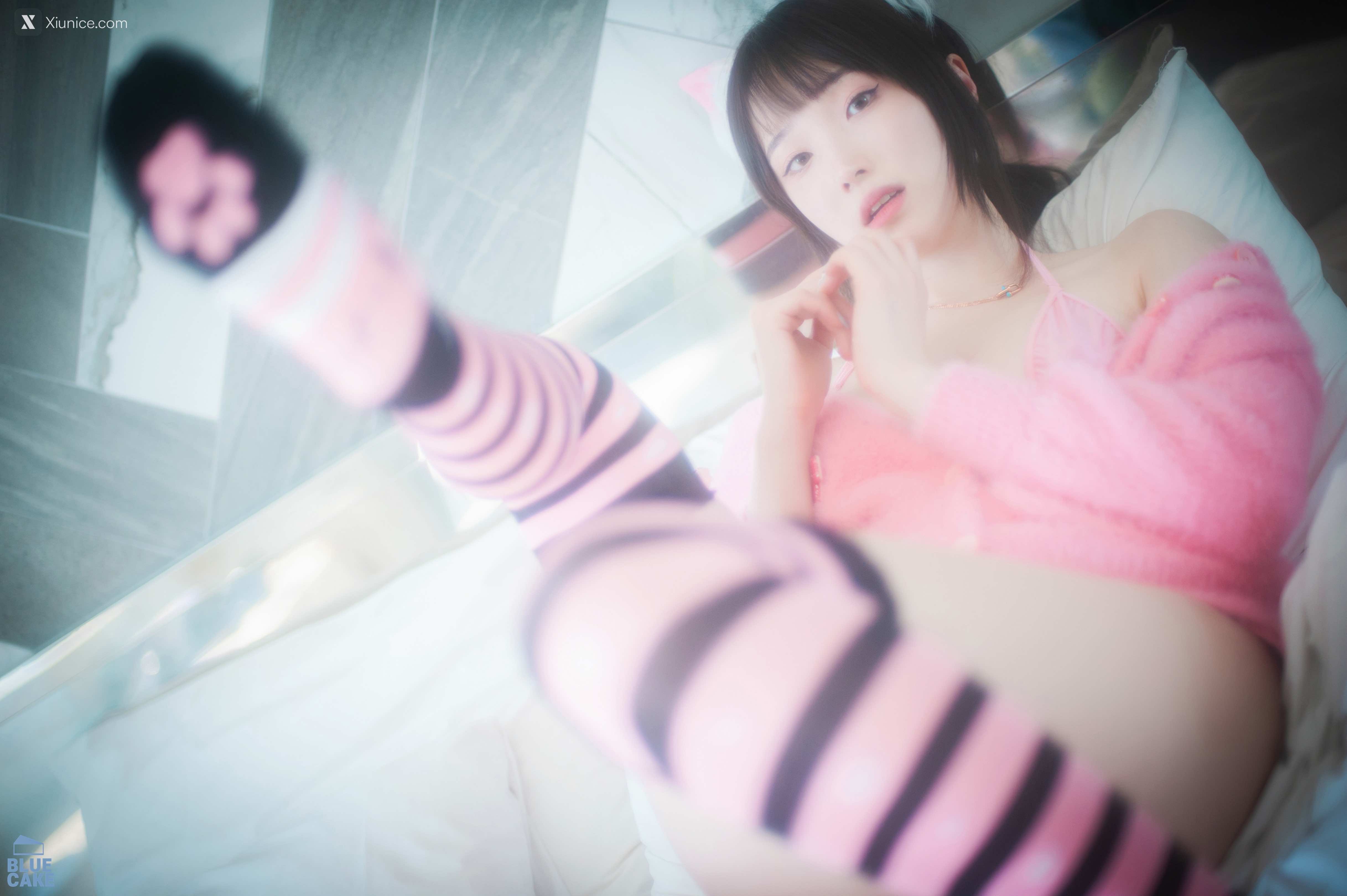 BLUECAKE Bambi (밤비) – Naughty Cats Pink & Mint RED 4K