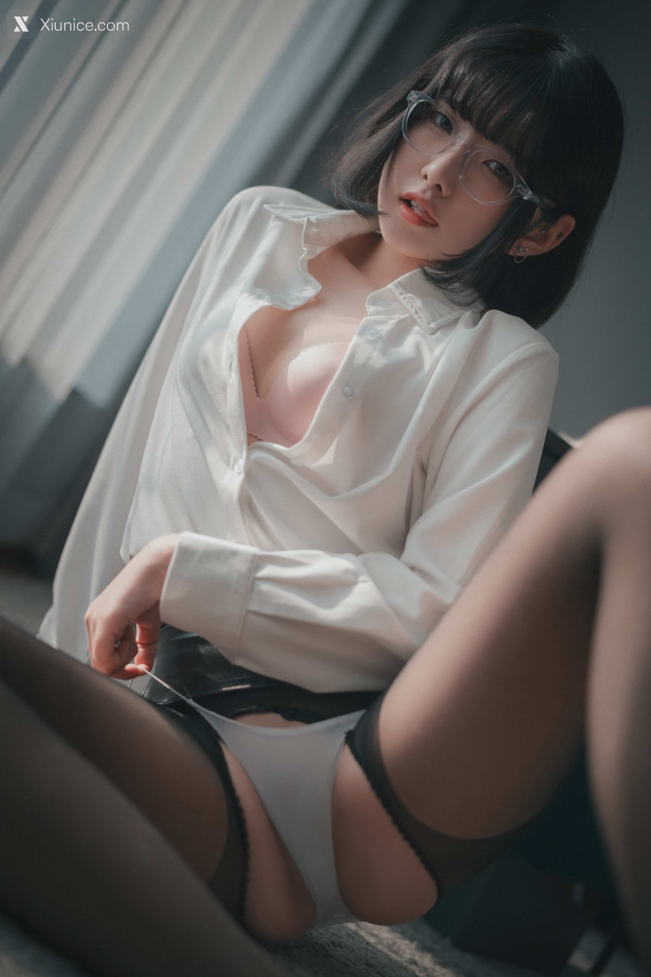 DJAWA Photo – Sonson (손손) – “Need Your Approval” 4K