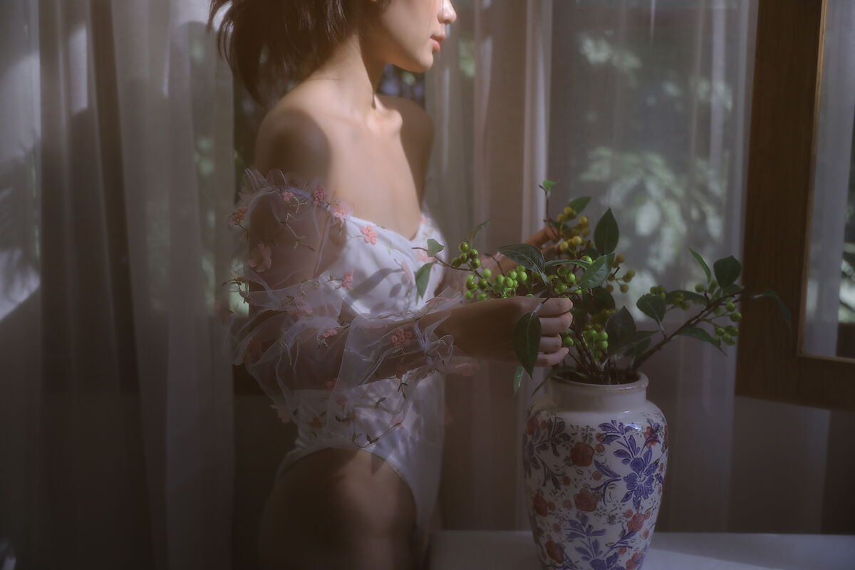 YiTuYu艺图语 Vol.10130 Liu Liu