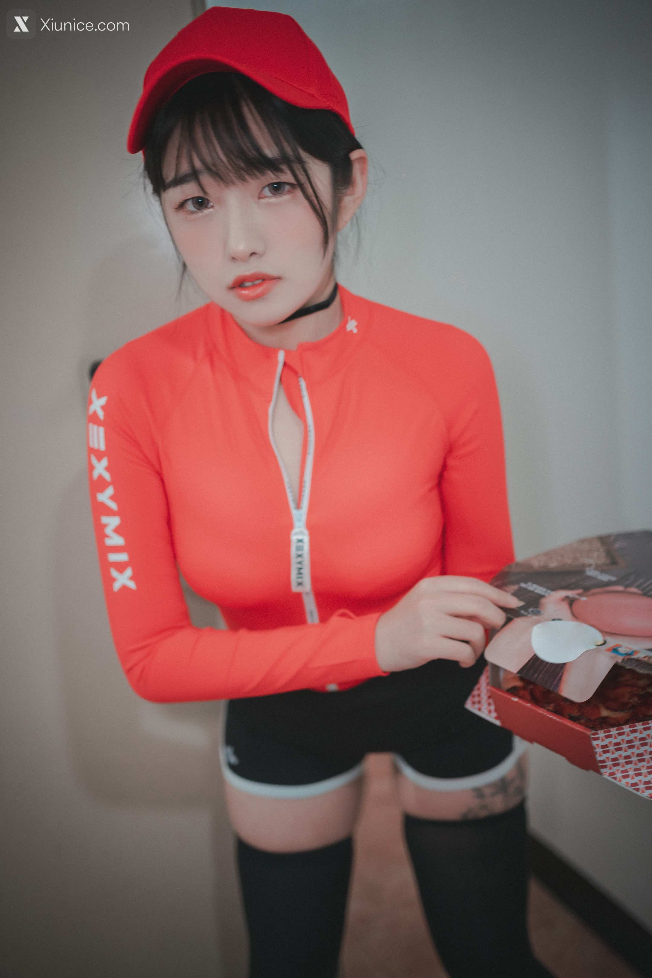 DJAWA Photo – Sonson (손손) – Pizza Girl 4K