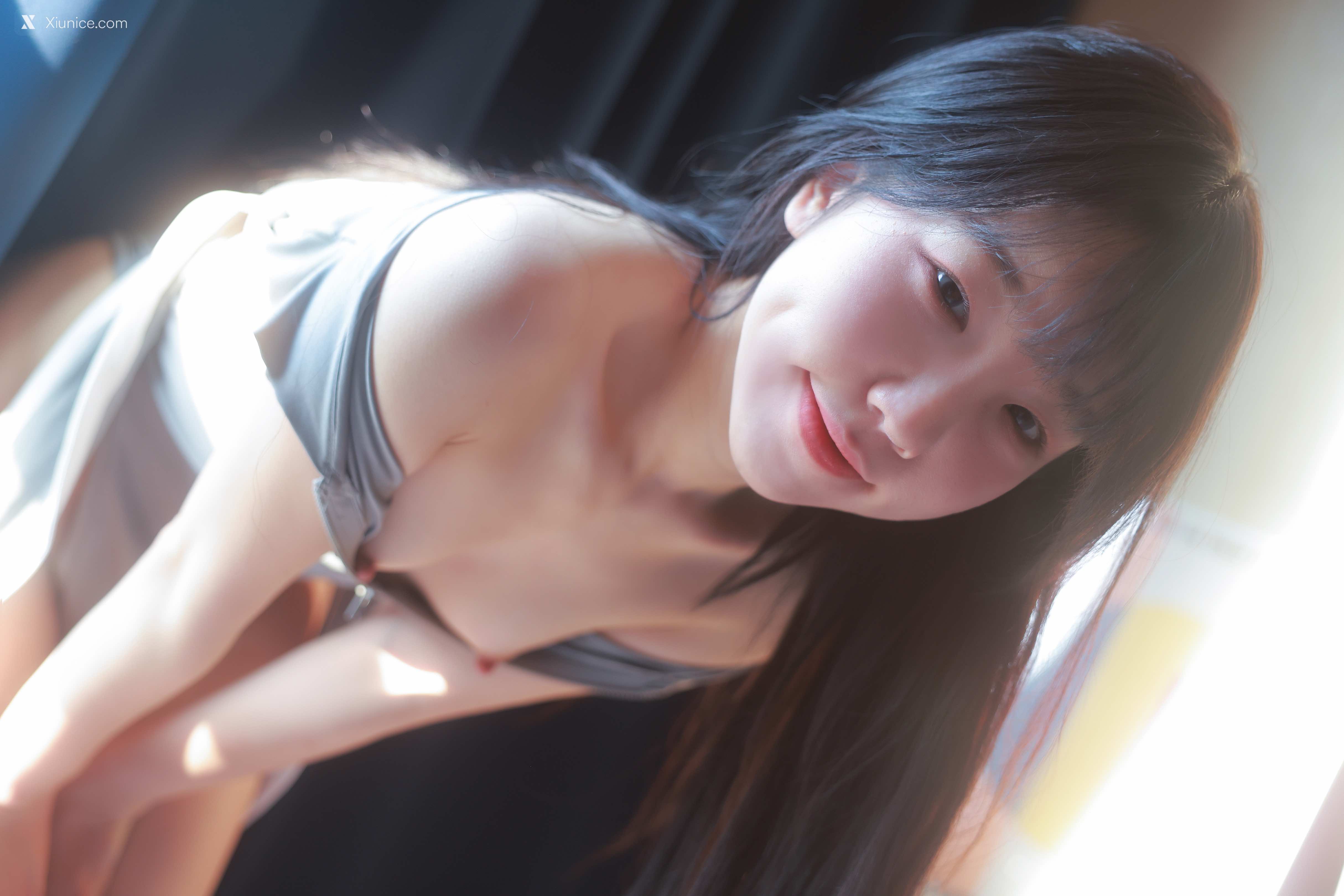 SweetBox Yeri – Packaging Girl 4K