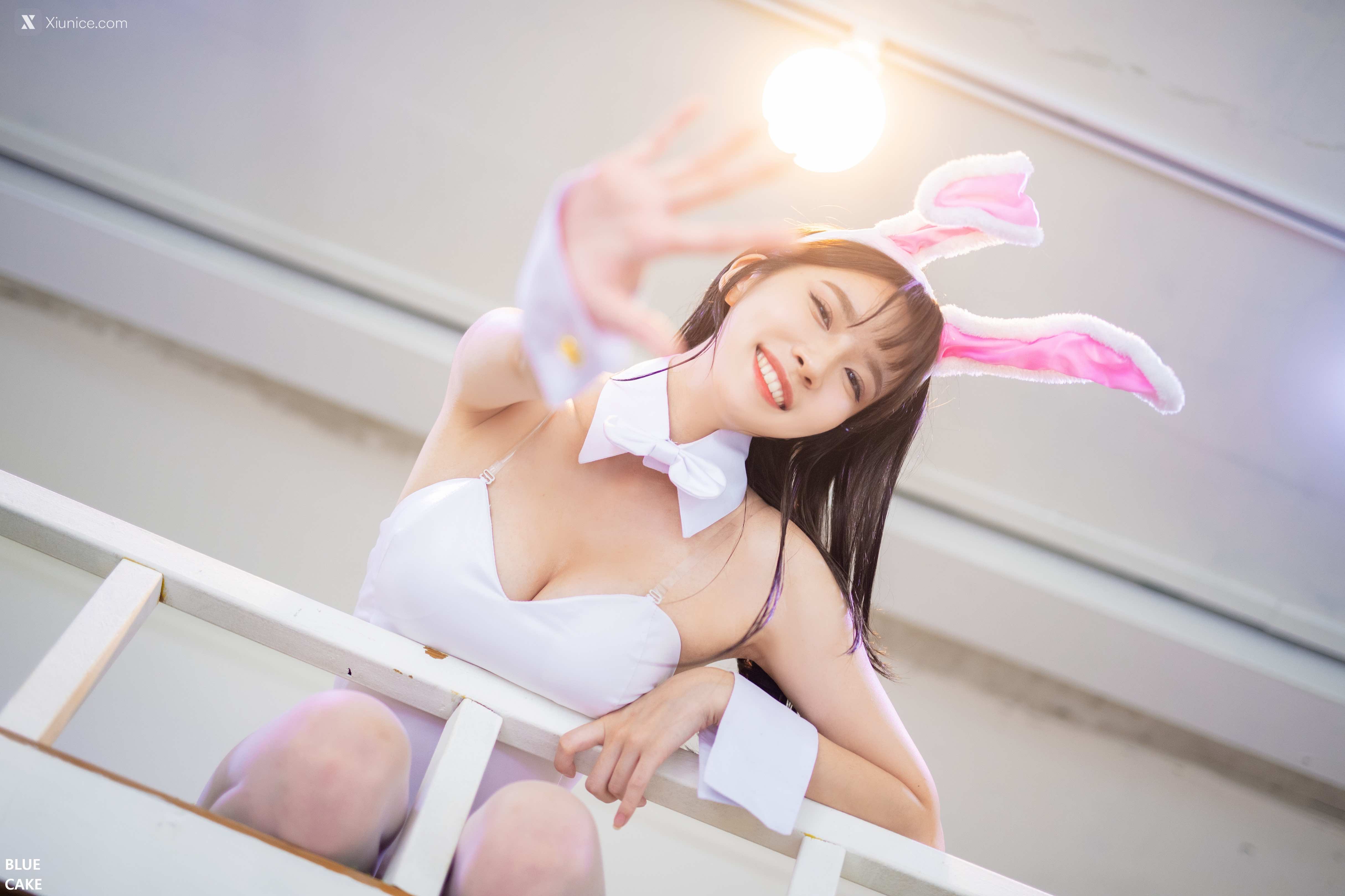 BLUECAKE Ahrin – White Black Bunny – BlueCake 4K