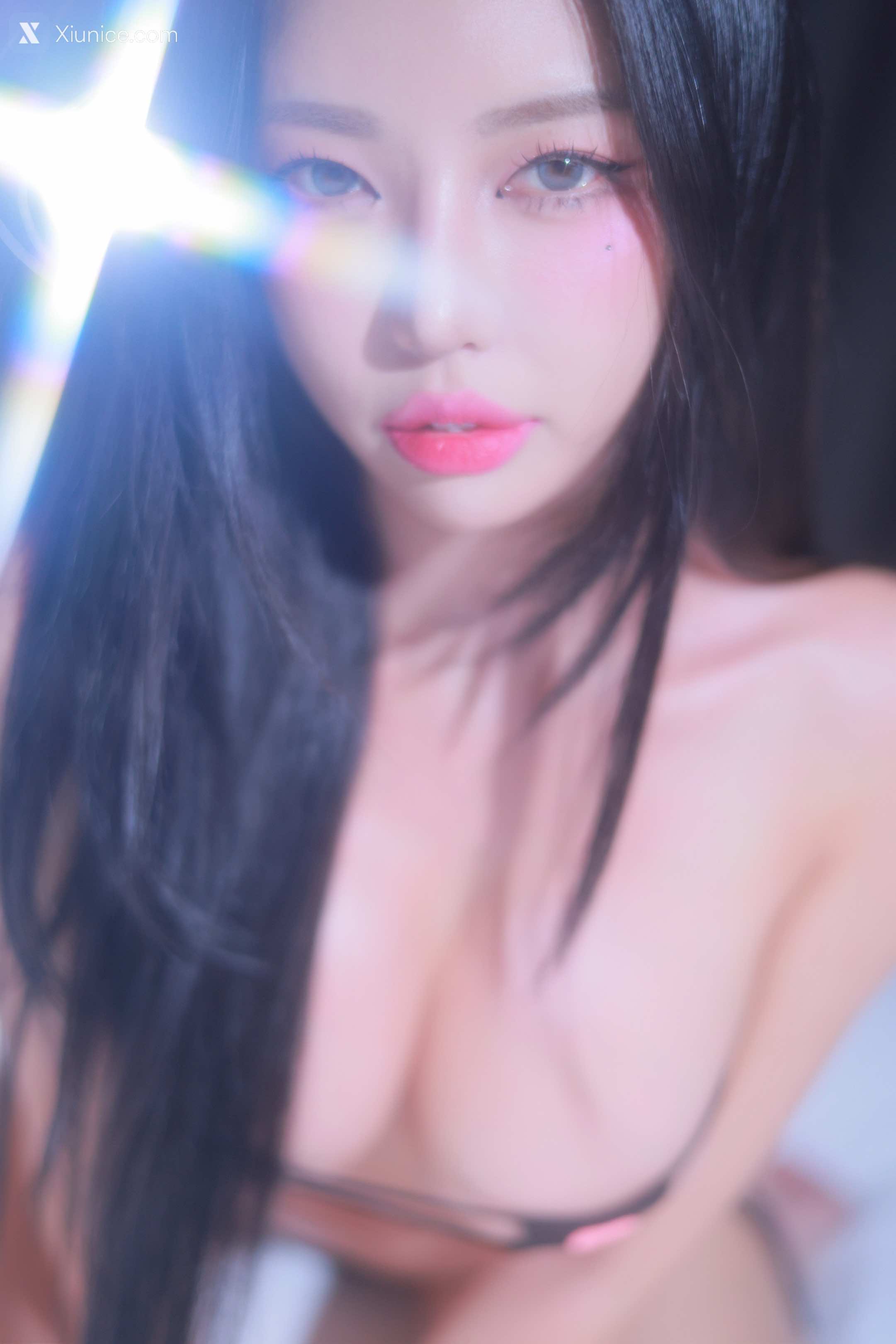 Dongeuran (동그란) – Oil Shower 4K