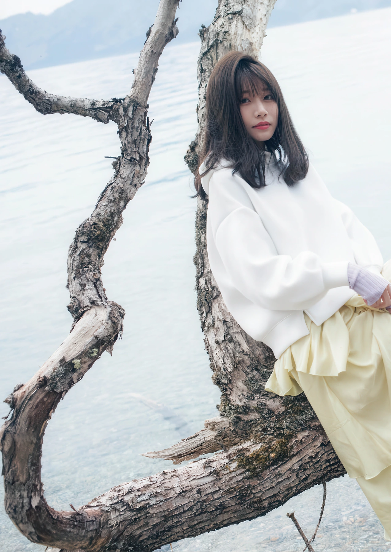 Saika Kawakita 河北彩伽, 写真集 増ページ デジタル特装版 『うたかたの花』