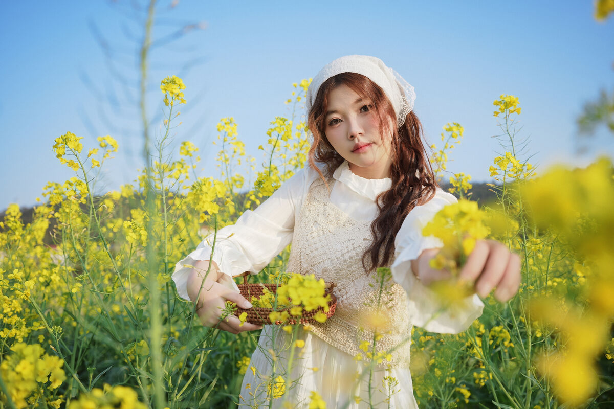 YiTuYu艺图语 Vol.10084 Jing Jing Yi