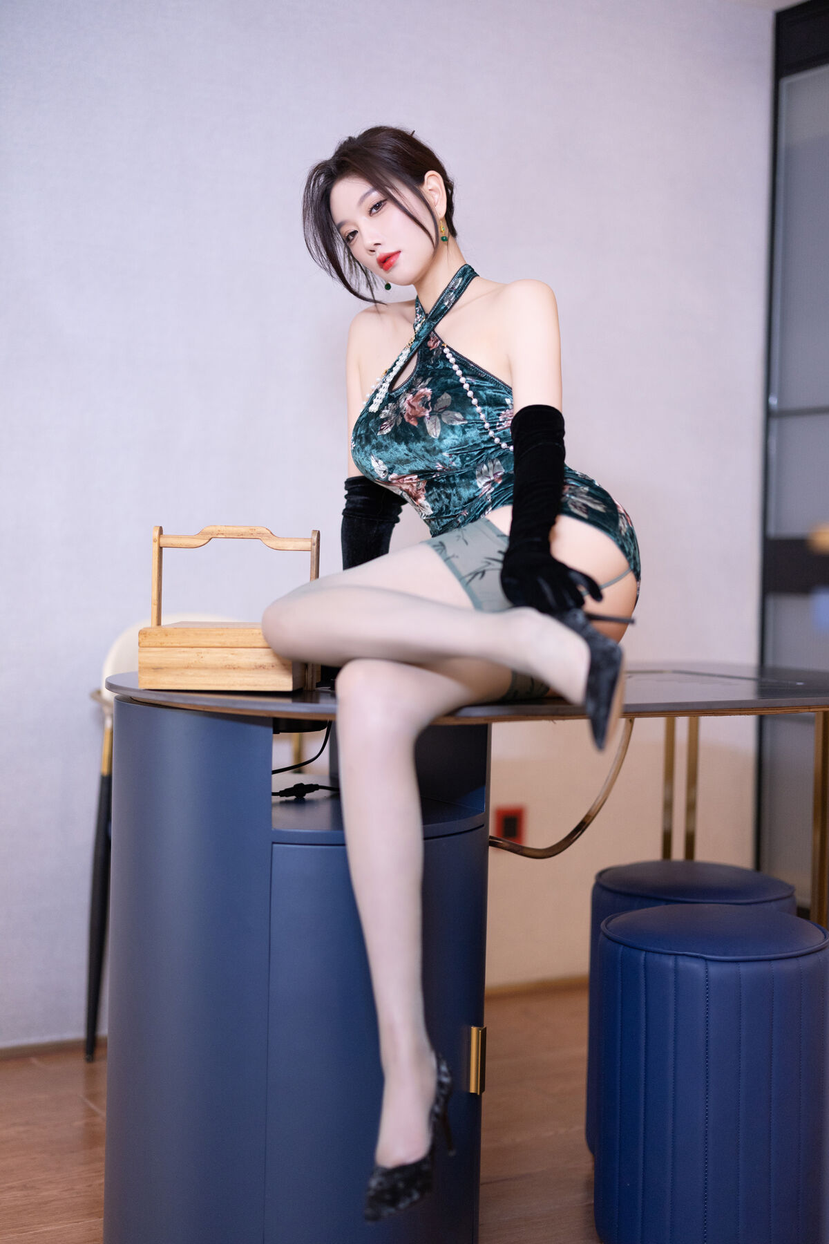 内购无水印 Yang Chen Chen 杨晨晨Yome - 秀人网模特 绿色情趣内衣 Part01