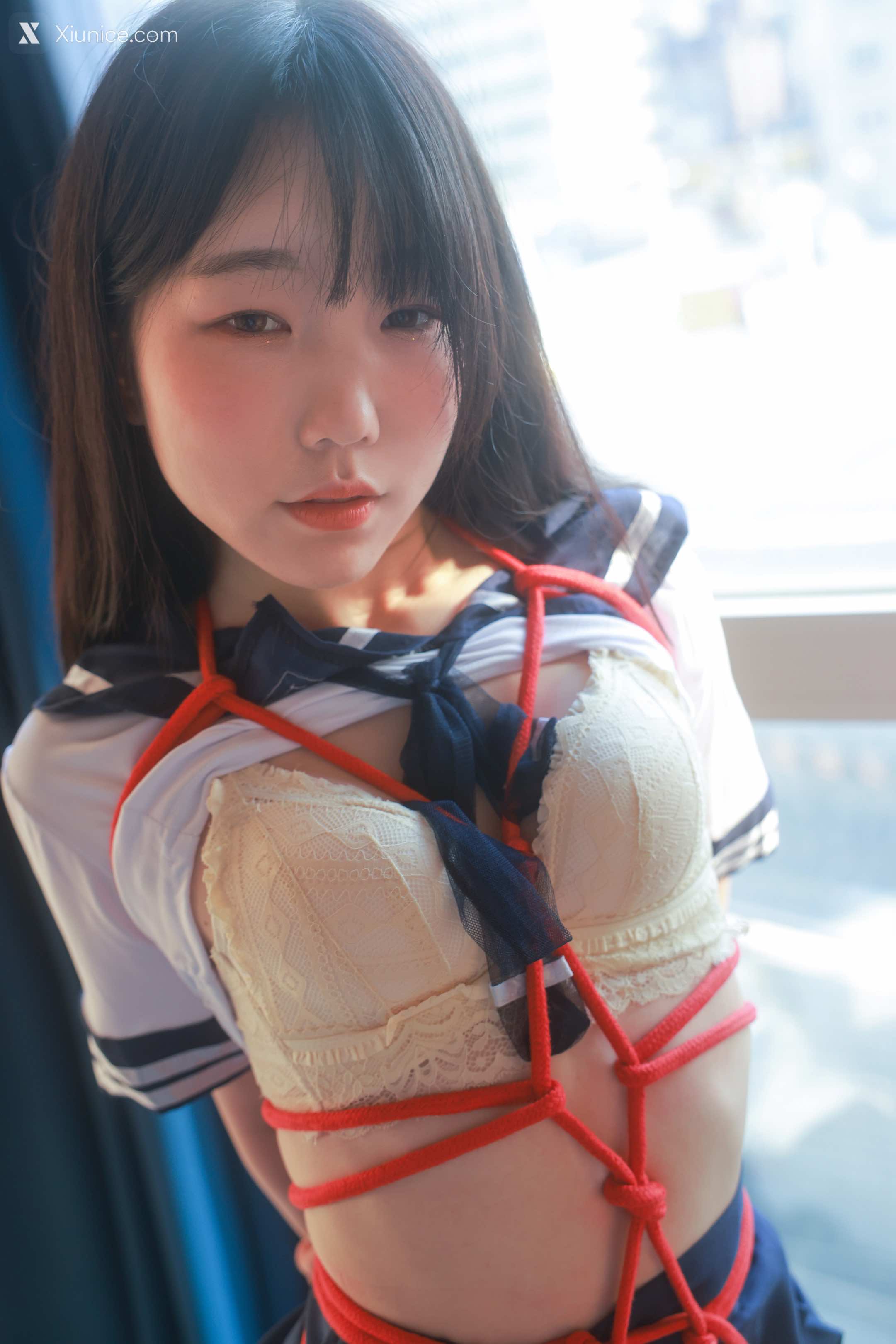 SweetBox Yeri – Packaging Girl 4K