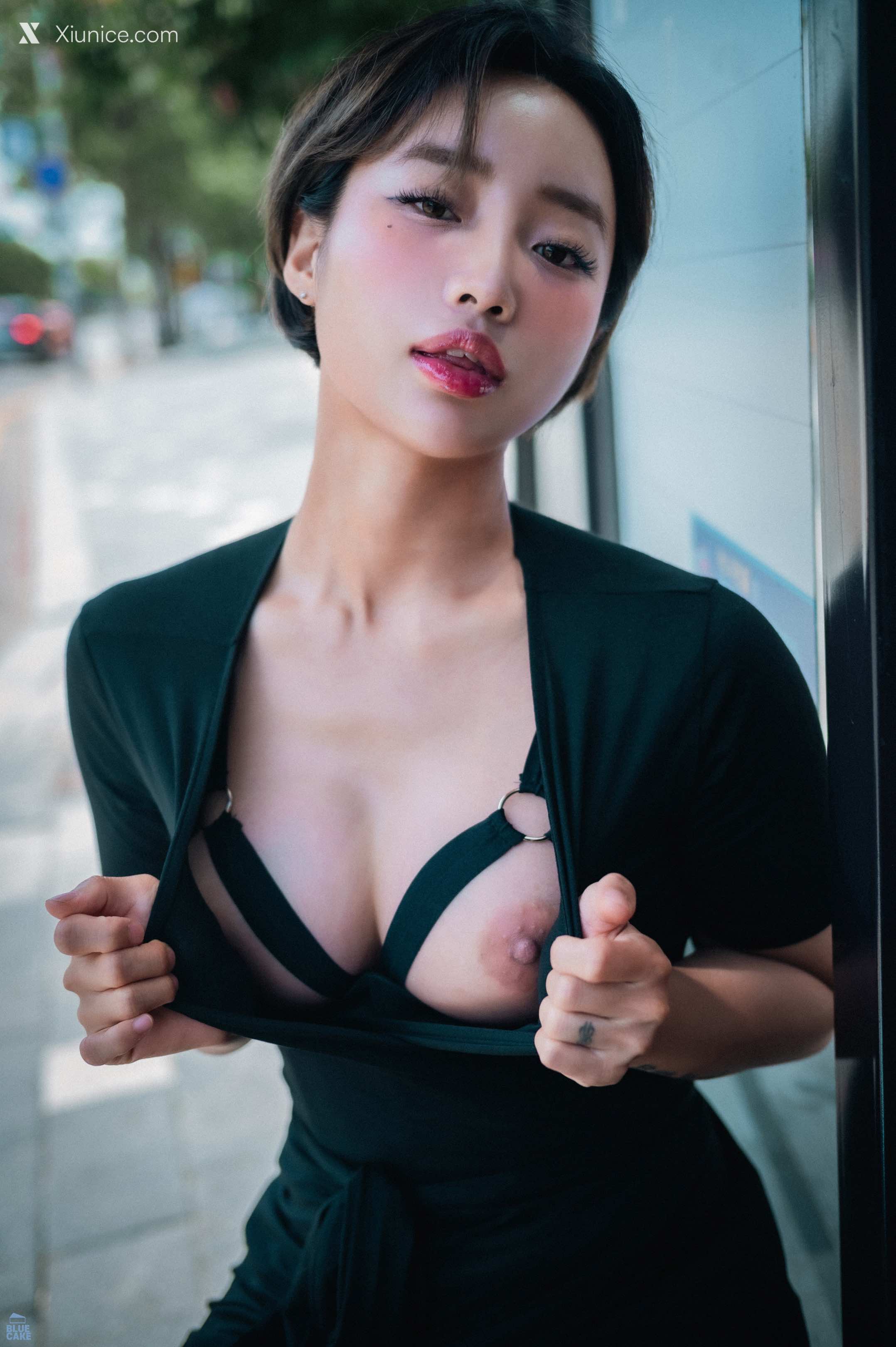 BLUECAKE Booty Queen – Walk in The Park 4K