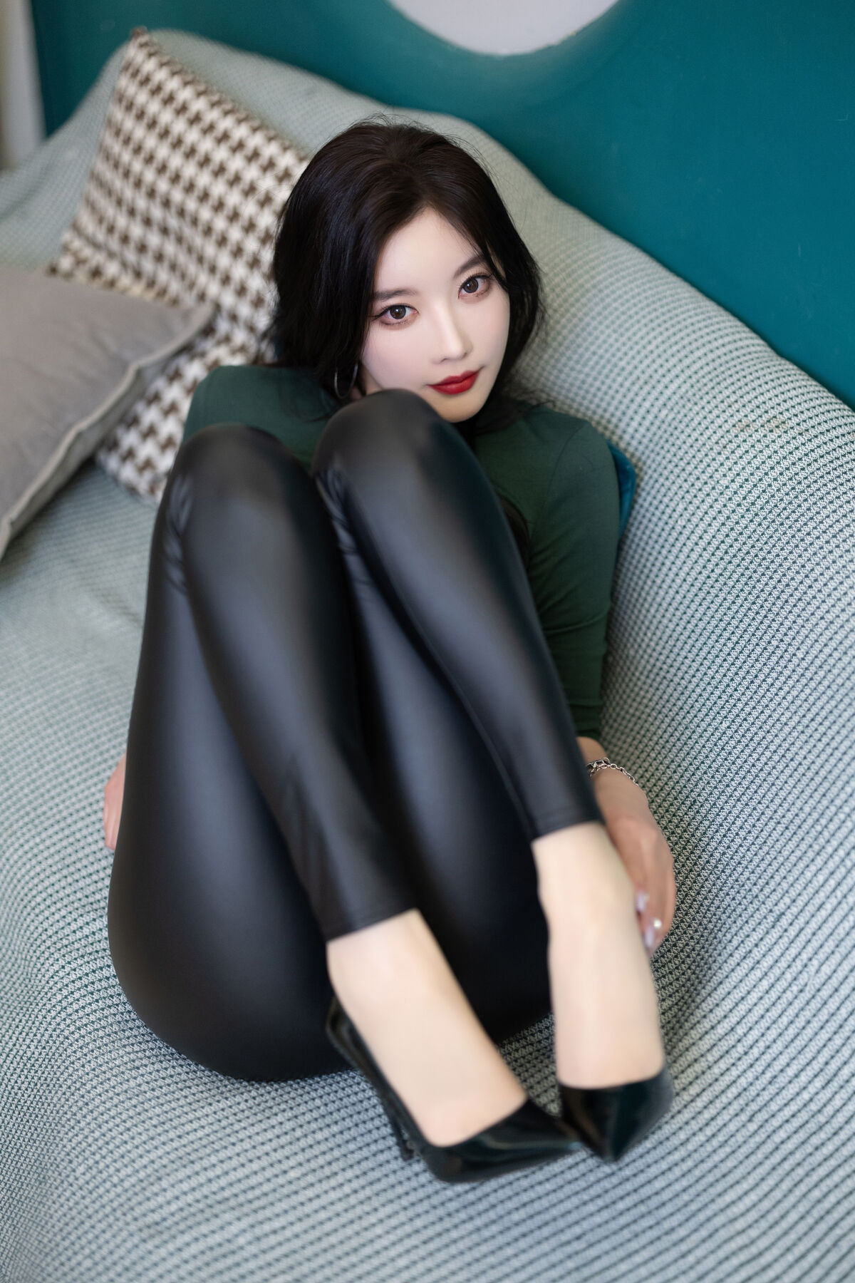 内购无水印 Yang Chen Chen 杨晨晨Yome - 秀人网模特 高跟肉丝无内 Part01