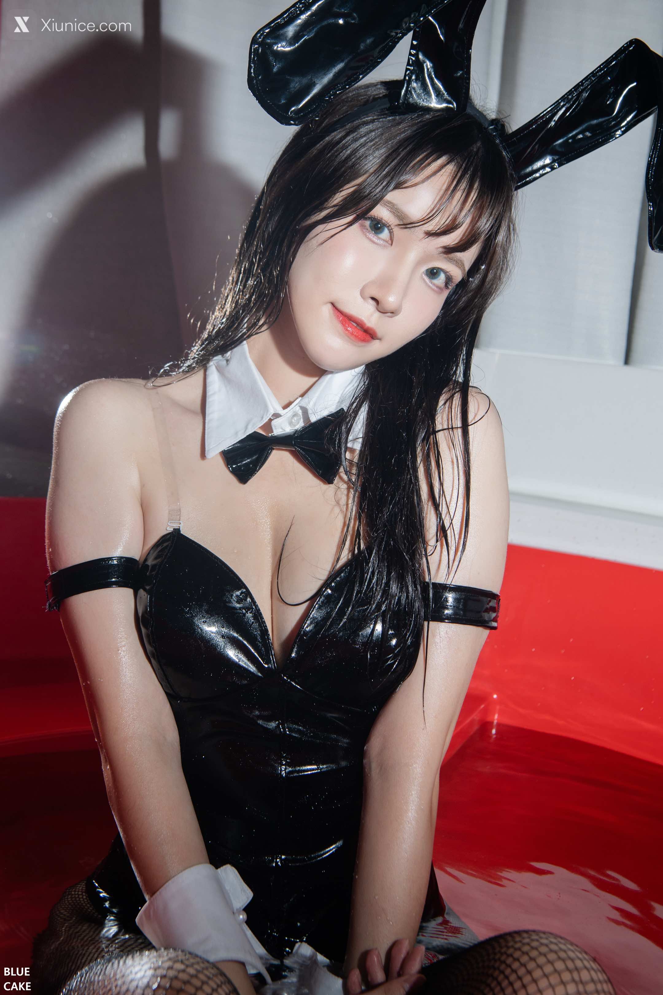 BLUECAKE Ahrin – White Black Bunny – BlueCake 4K