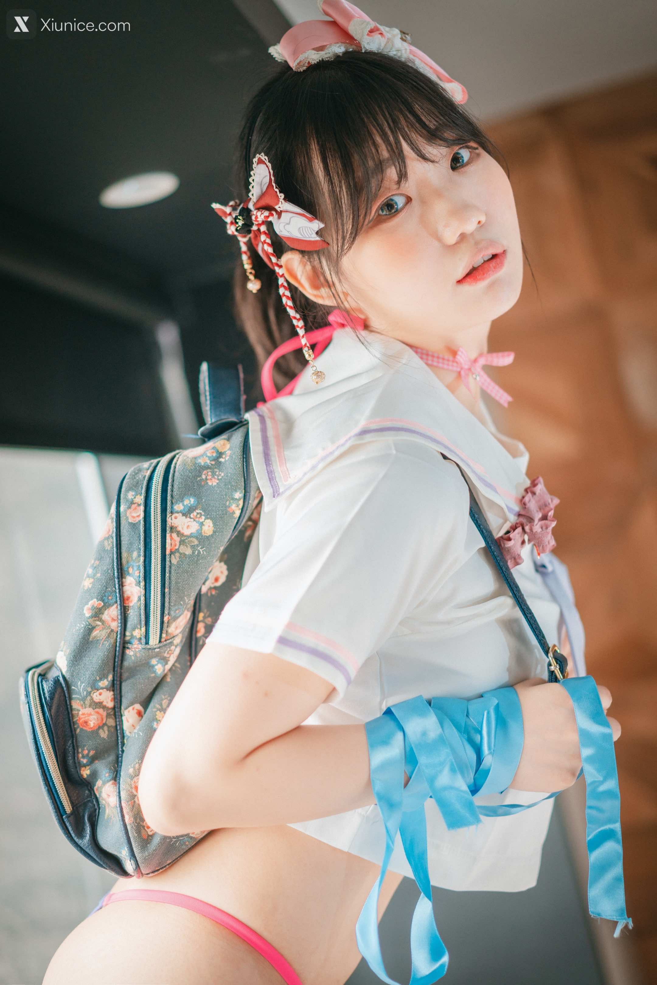 DJAWA Photo – Mimmi (밈미) – Mochilero en Violeta (Backpacker-Girl) 4K