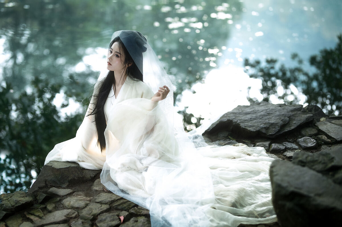 YiTuYu艺图语 Vol.10082 Ren Jian Yue-Su Chen