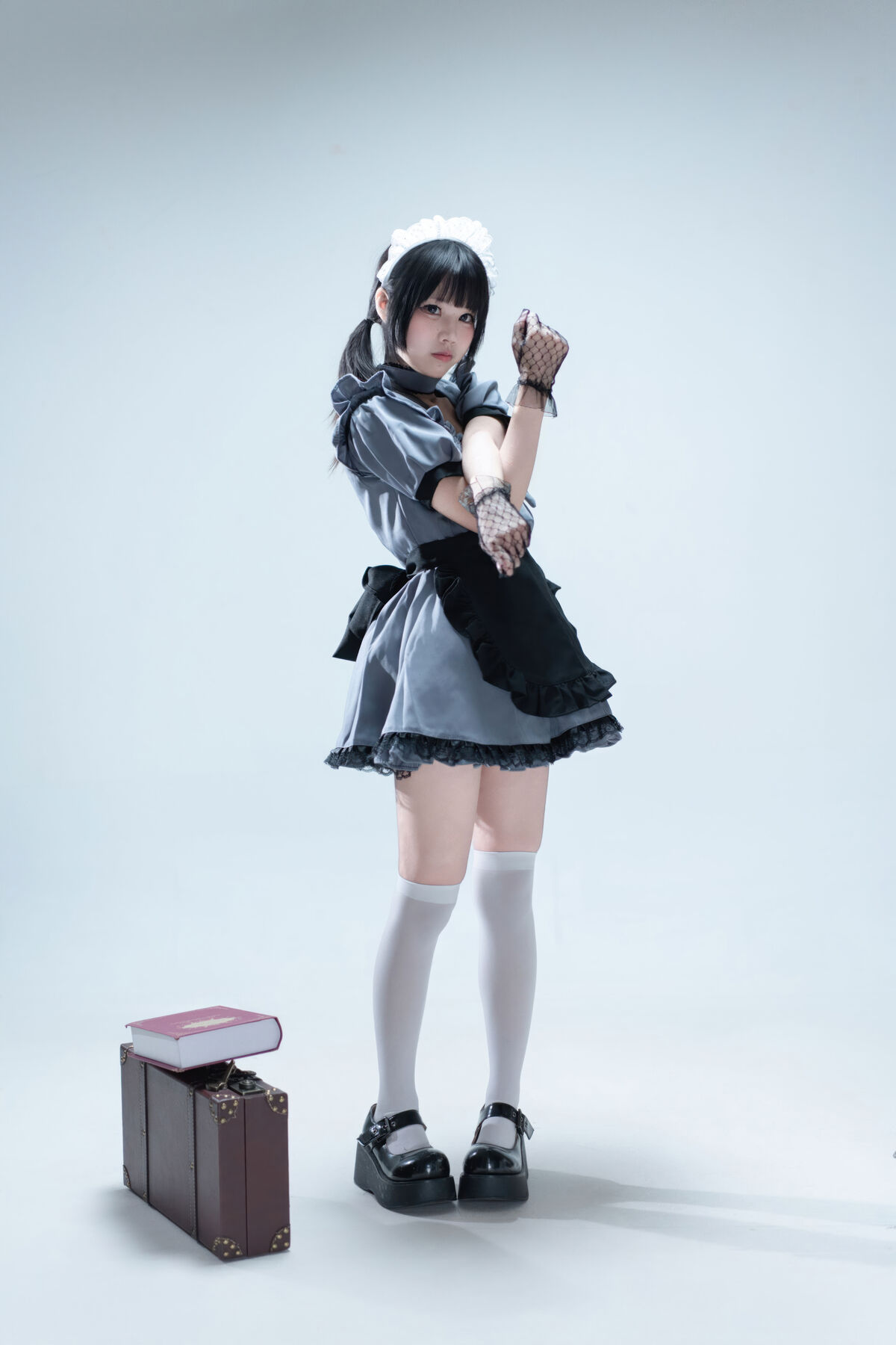 Coser@清水凪 - 手提箱与灰色女仆