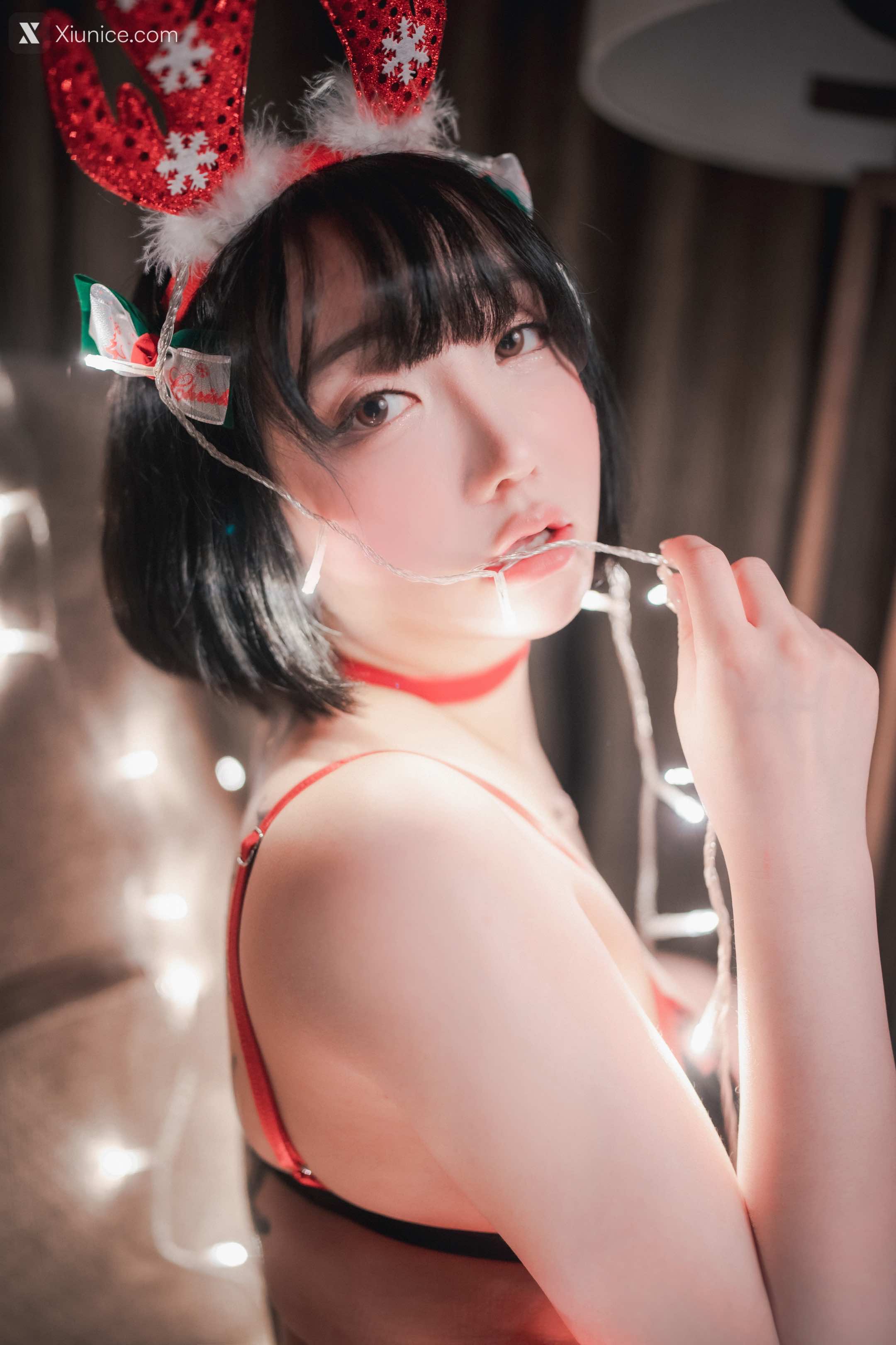 DJAWA Photo – Son Ye-Eun (손예은) – Christmas Special 2021 4K