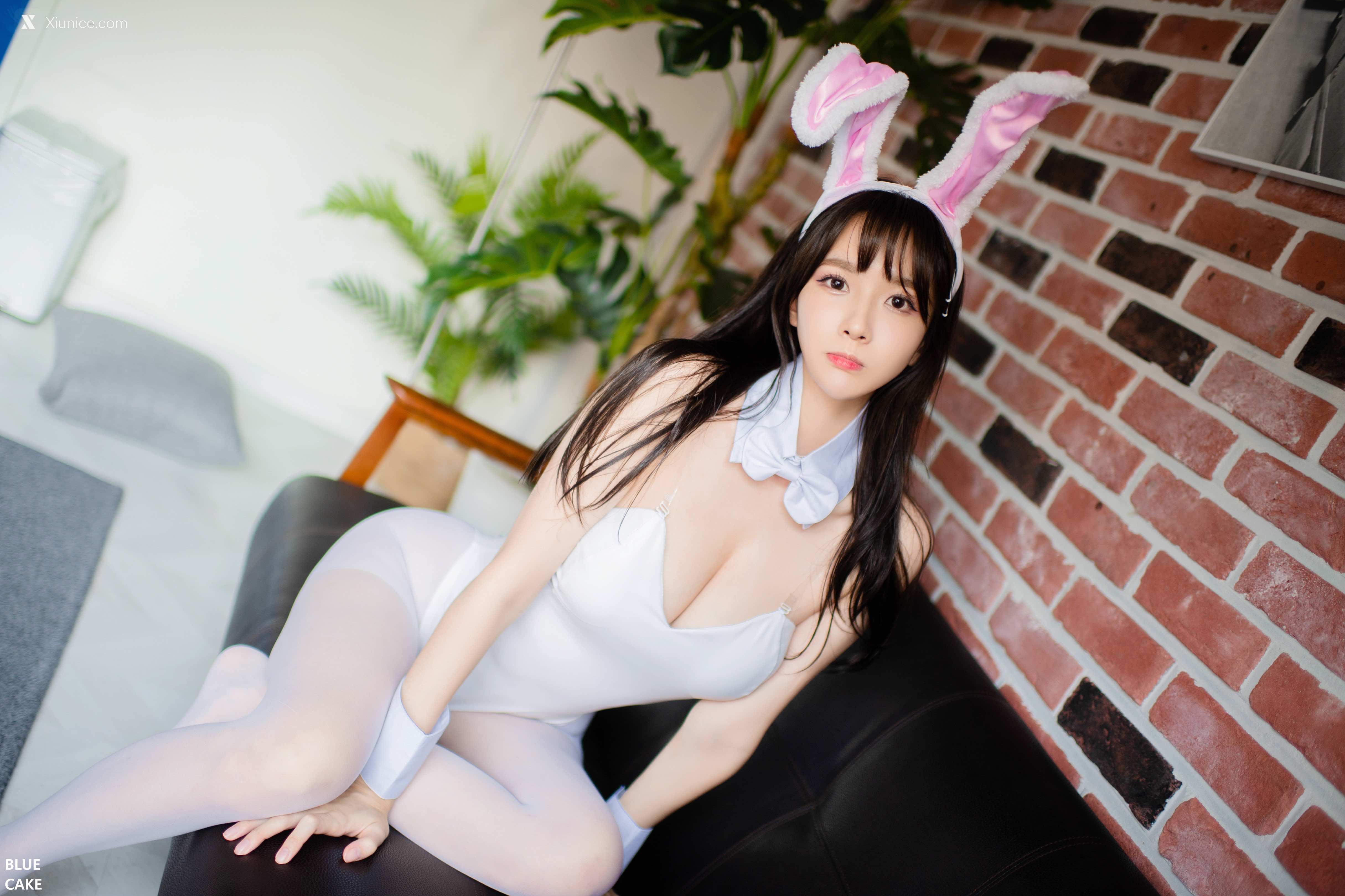BLUECAKE Ahrin – White Black Bunny – BlueCake 4K